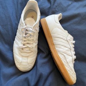 Adidas classics with snake skin detail size 9